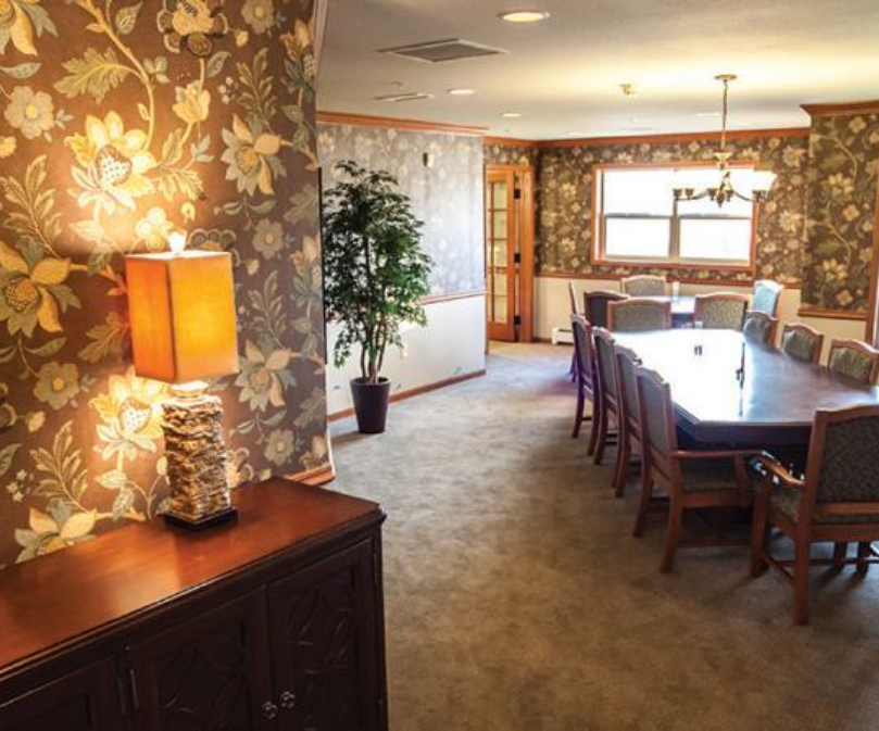 heritage-pointe-senior-living-dining-area